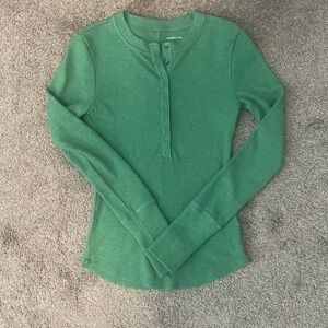 American Eagle green long sleeve Henley